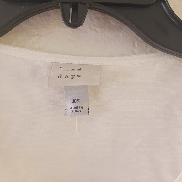 Women's Front Tie Blouse - Picture 7 of 10